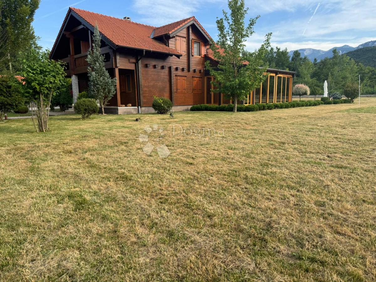 Casa Raduč, Lovinac, 350m2