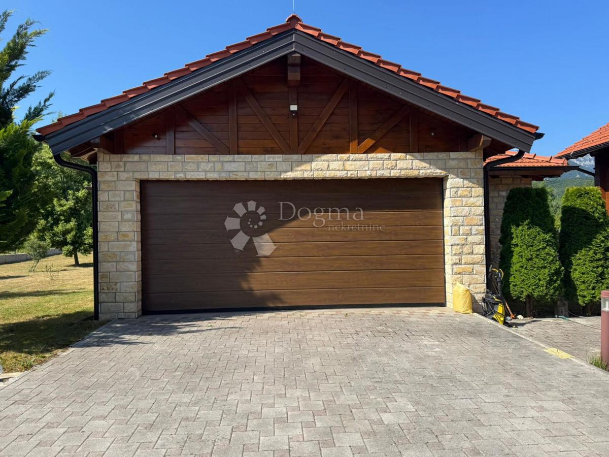 Casa Raduč, Lovinac, 350m2