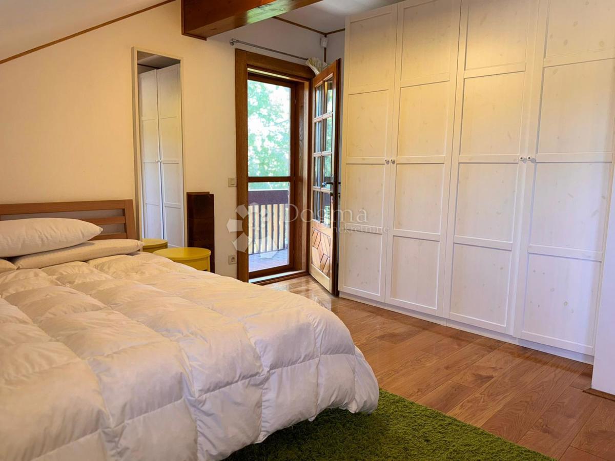 Casa Raduč, Lovinac, 350m2