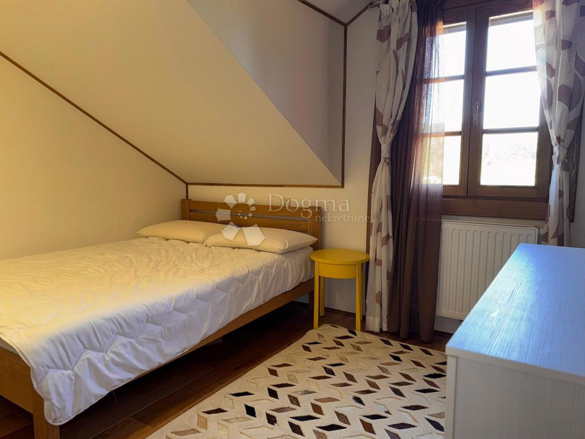 Casa Raduč, Lovinac, 350m2