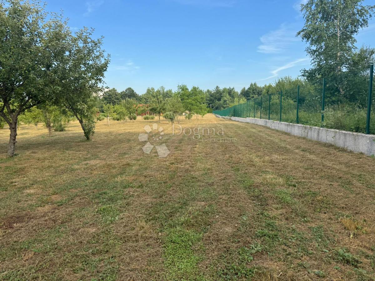 Casa Raduč, Lovinac, 350m2