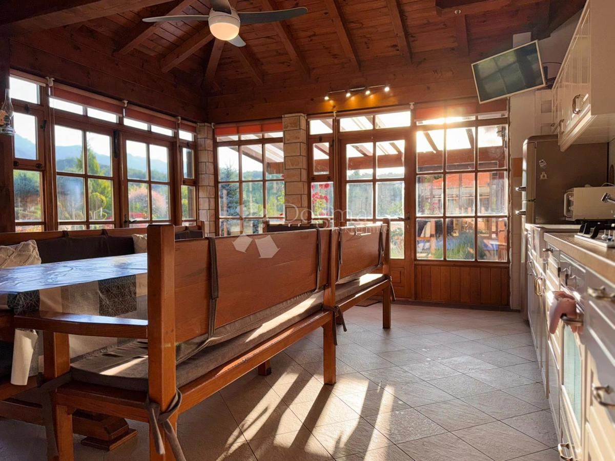 Casa Raduč, Lovinac, 350m2