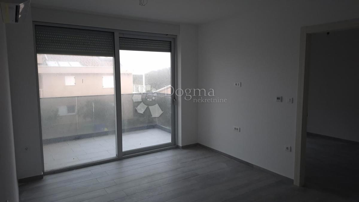 Appartamento con due camere da letto in un nuovo edificio a 1 km dal mare, superficie 54,47 m2