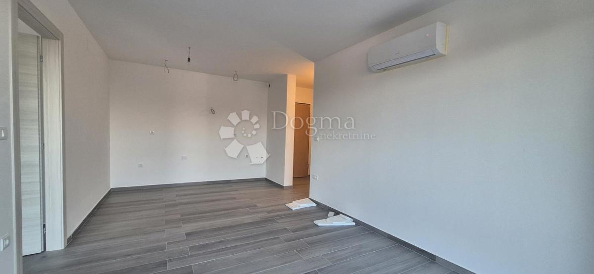 Appartamento con due camere da letto in un nuovo edificio a 1 km dal mare, superficie 54,47 m2