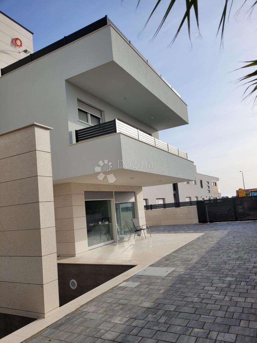 CASA DOPPIA MODERNA CON VISTA MARE ISOLA DI VIR