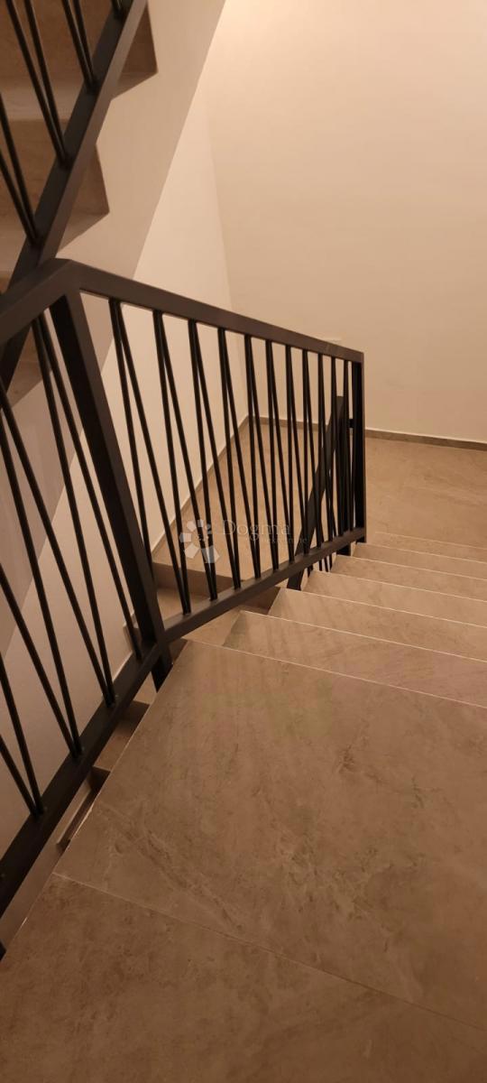 CASA DOPPIA MODERNA CON VISTA MARE ISOLA DI VIR