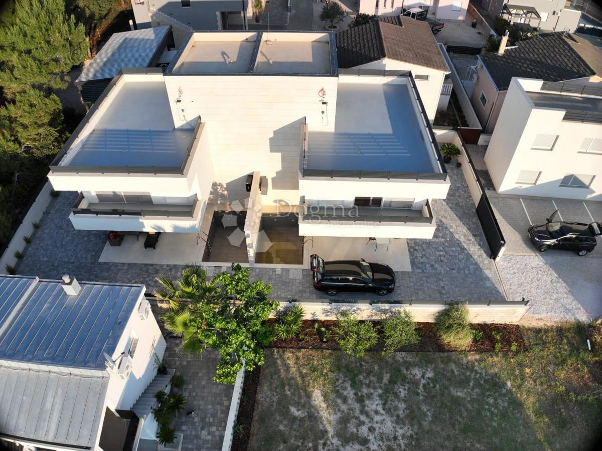 CASA DOPPIA MODERNA CON VISTA MARE ISOLA DI VIR