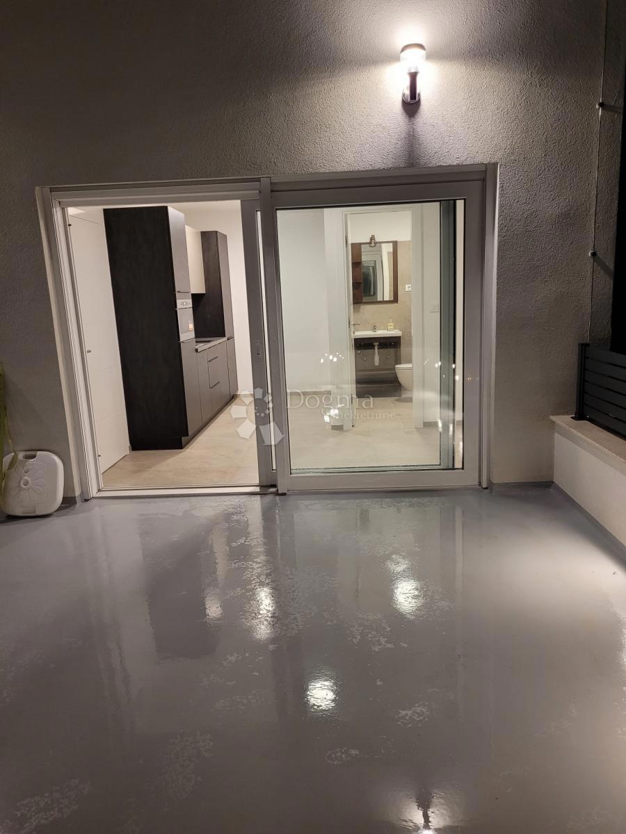 CASA DOPPIA MODERNA CON VISTA MARE ISOLA DI VIR