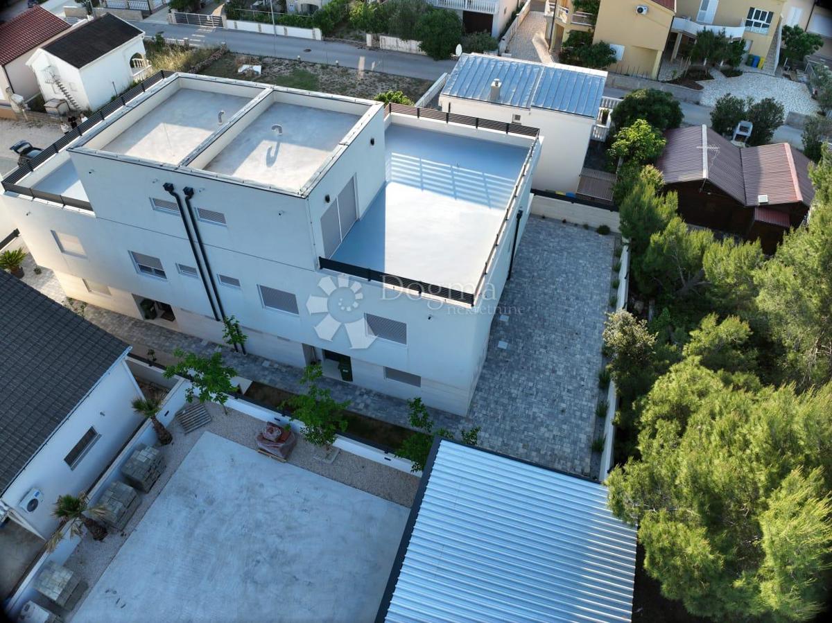 CASA DOPPIA MODERNA CON VISTA MARE ISOLA DI VIR