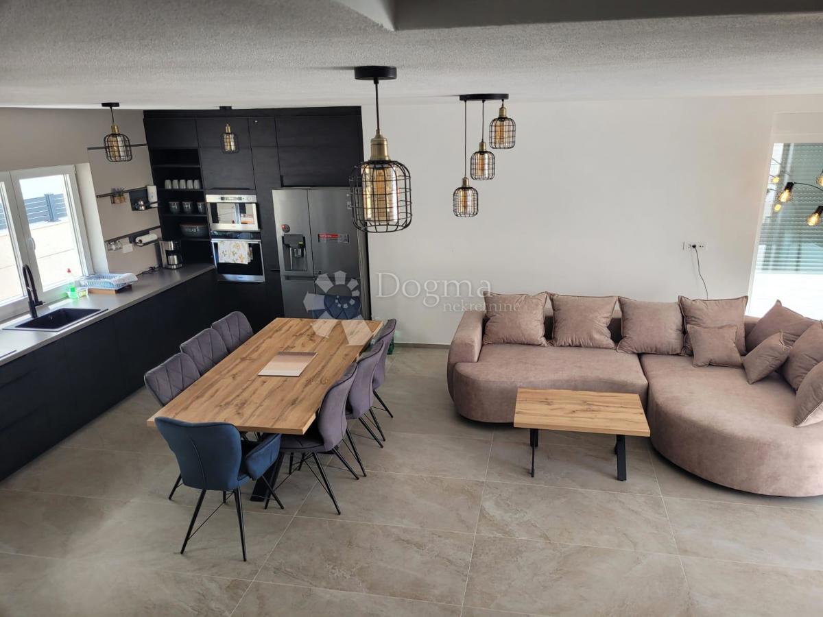 CASA DOPPIA MODERNA CON VISTA MARE ISOLA DI VIR