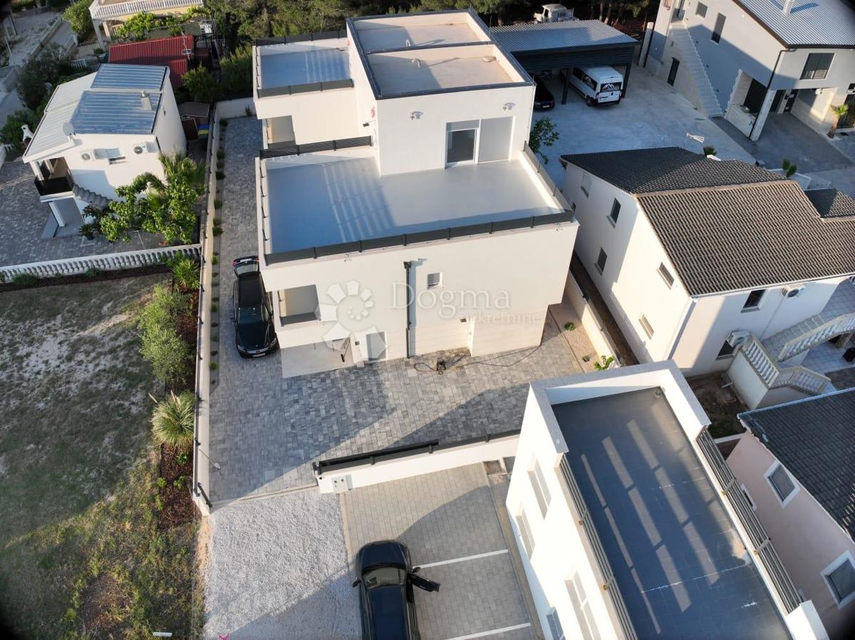 CASA DOPPIA MODERNA CON VISTA MARE ISOLA DI VIR