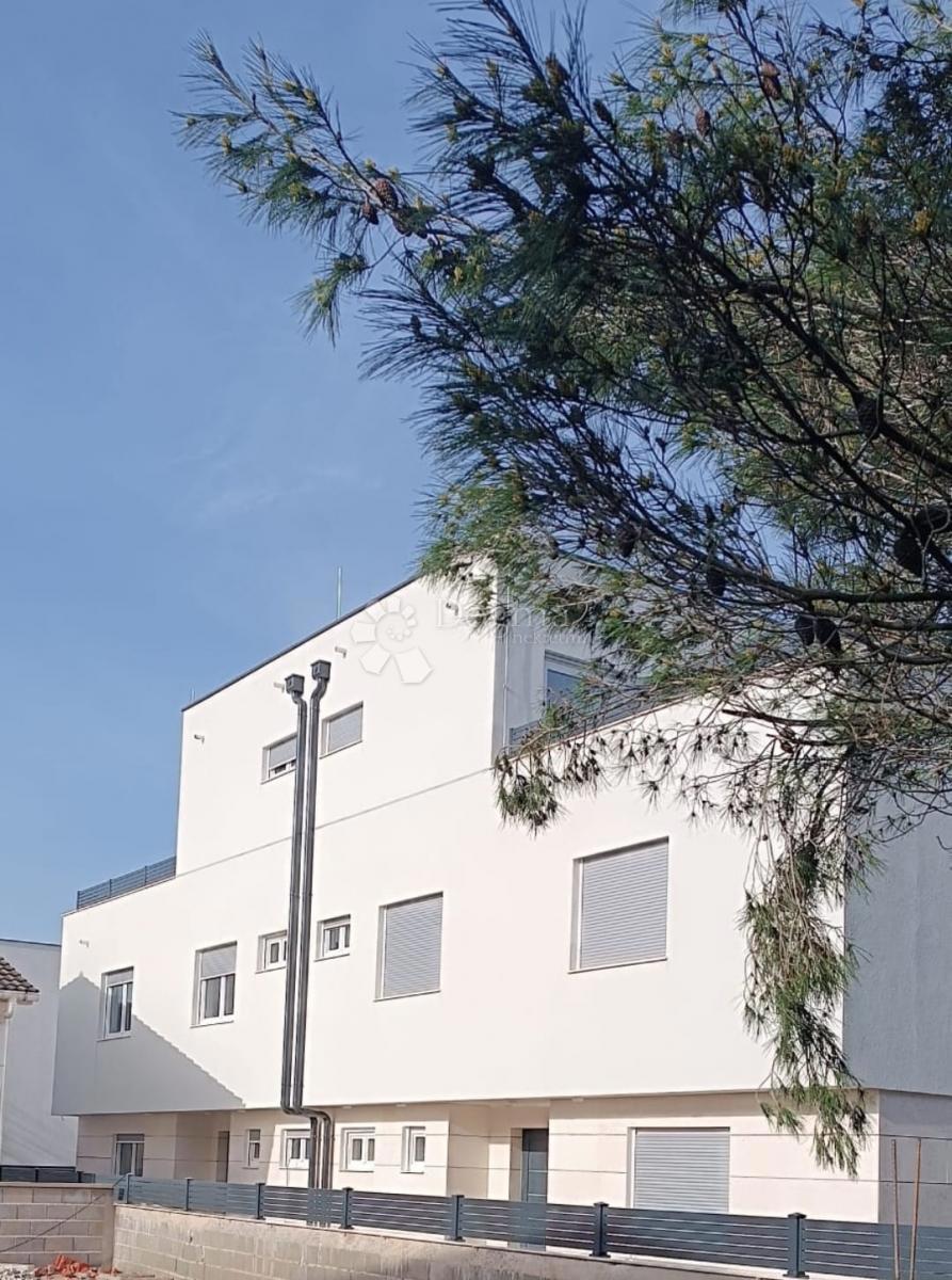 CASA DOPPIA MODERNA CON VISTA MARE ISOLA DI VIR