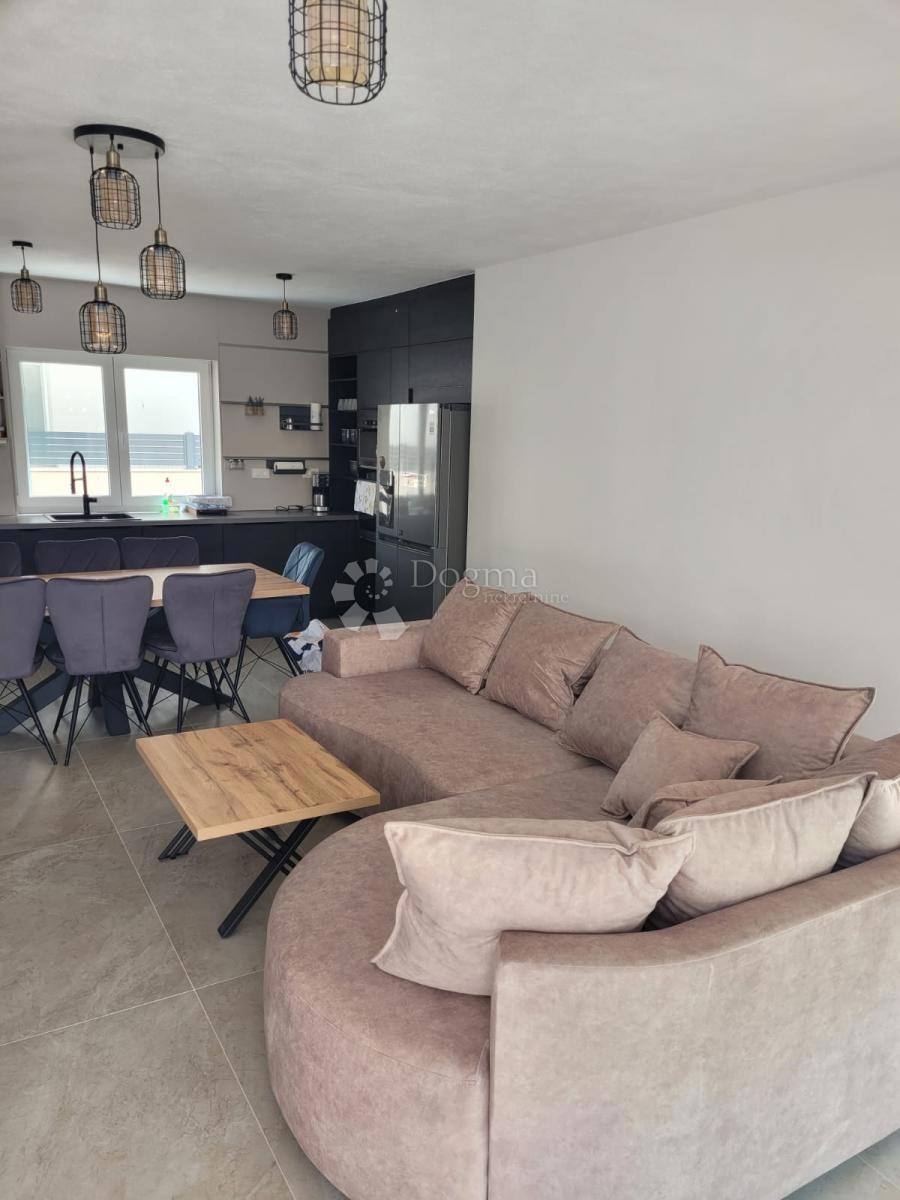 CASA DOPPIA MODERNA CON VISTA MARE ISOLA DI VIR