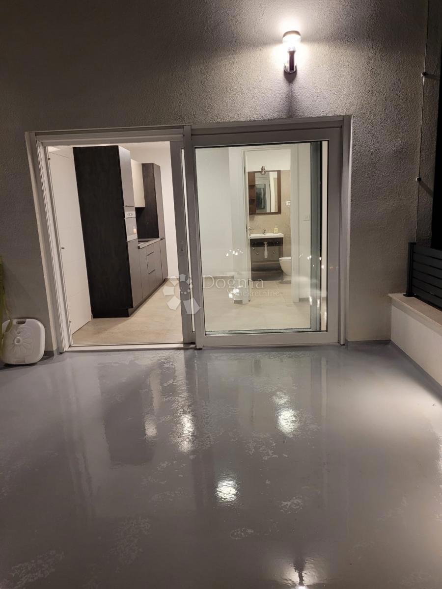 CASA DOPPIA MODERNA CON VISTA MARE ISOLA DI VIR