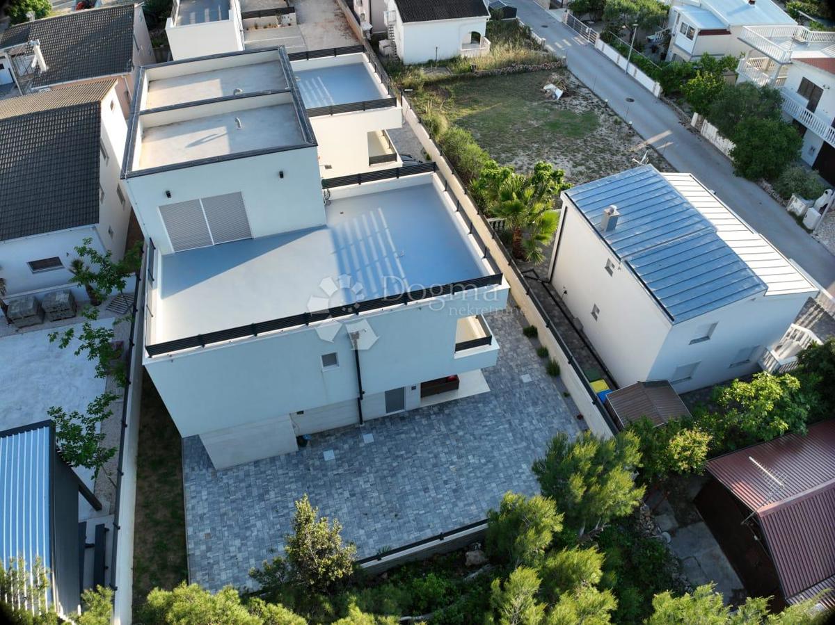 CASA DOPPIA MODERNA CON VISTA MARE ISOLA DI VIR