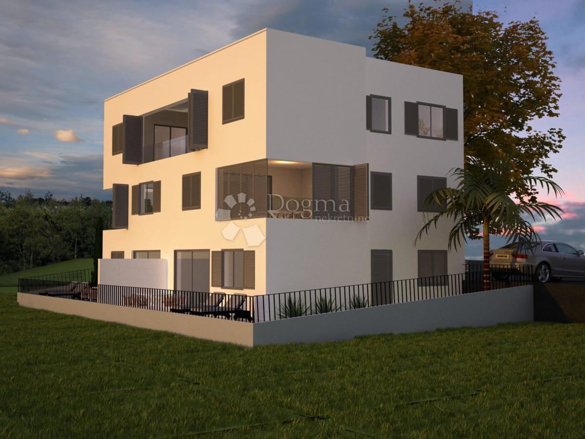 PRIMOŠTEN - POSIZIONE ECCEZIONALE, APPARTAMENTO AL PIANO TERRA