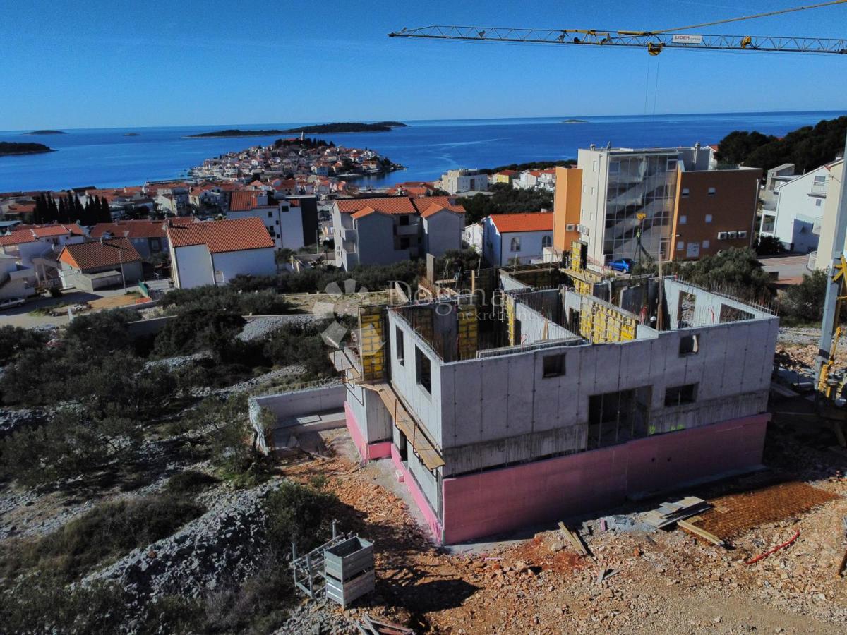 PRIMOŠTEN - POSIZIONE ECCEZIONALE, APPARTAMENTO AL PIANO TERRA