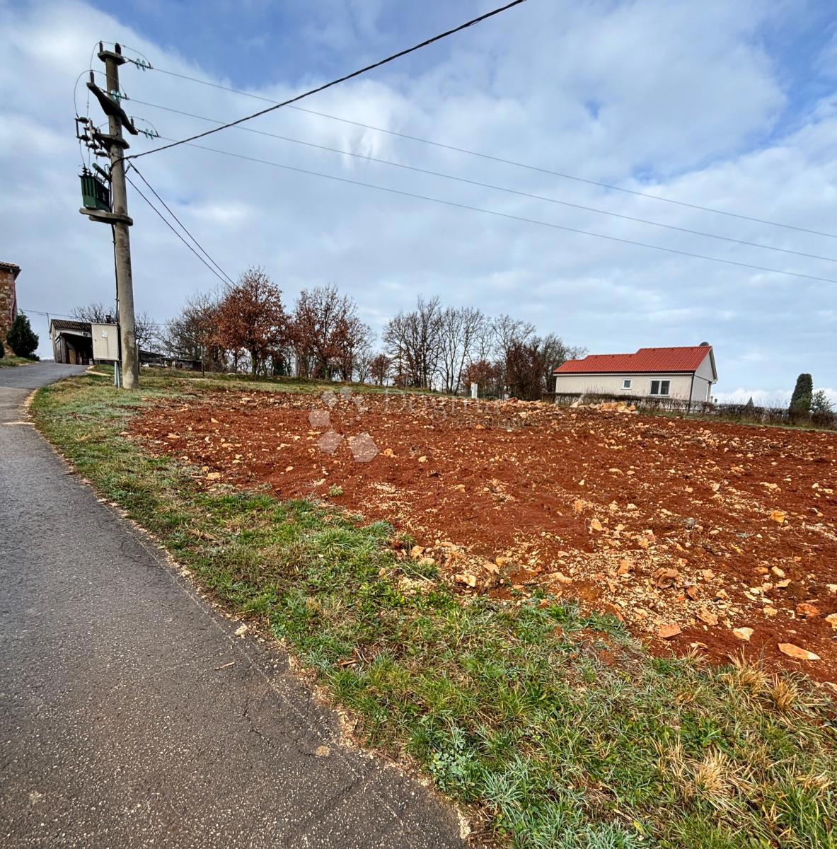 Terreno edificabile con progetto e utenze pagate