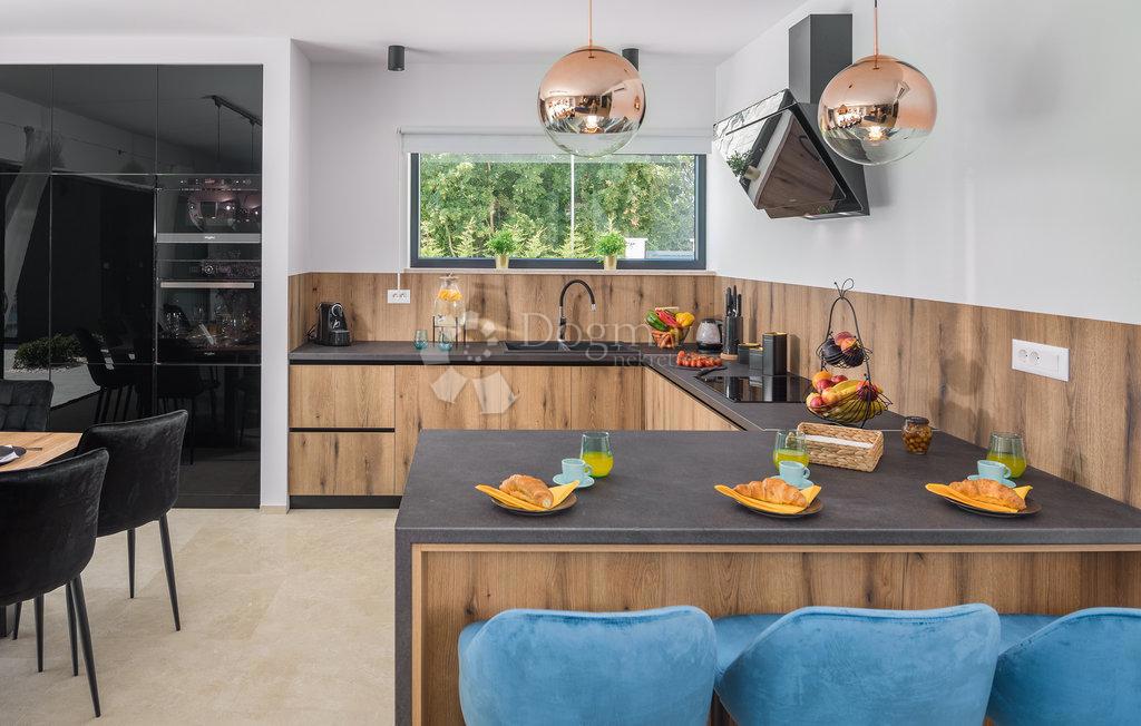 Casa Svetvinčenat, 308m2