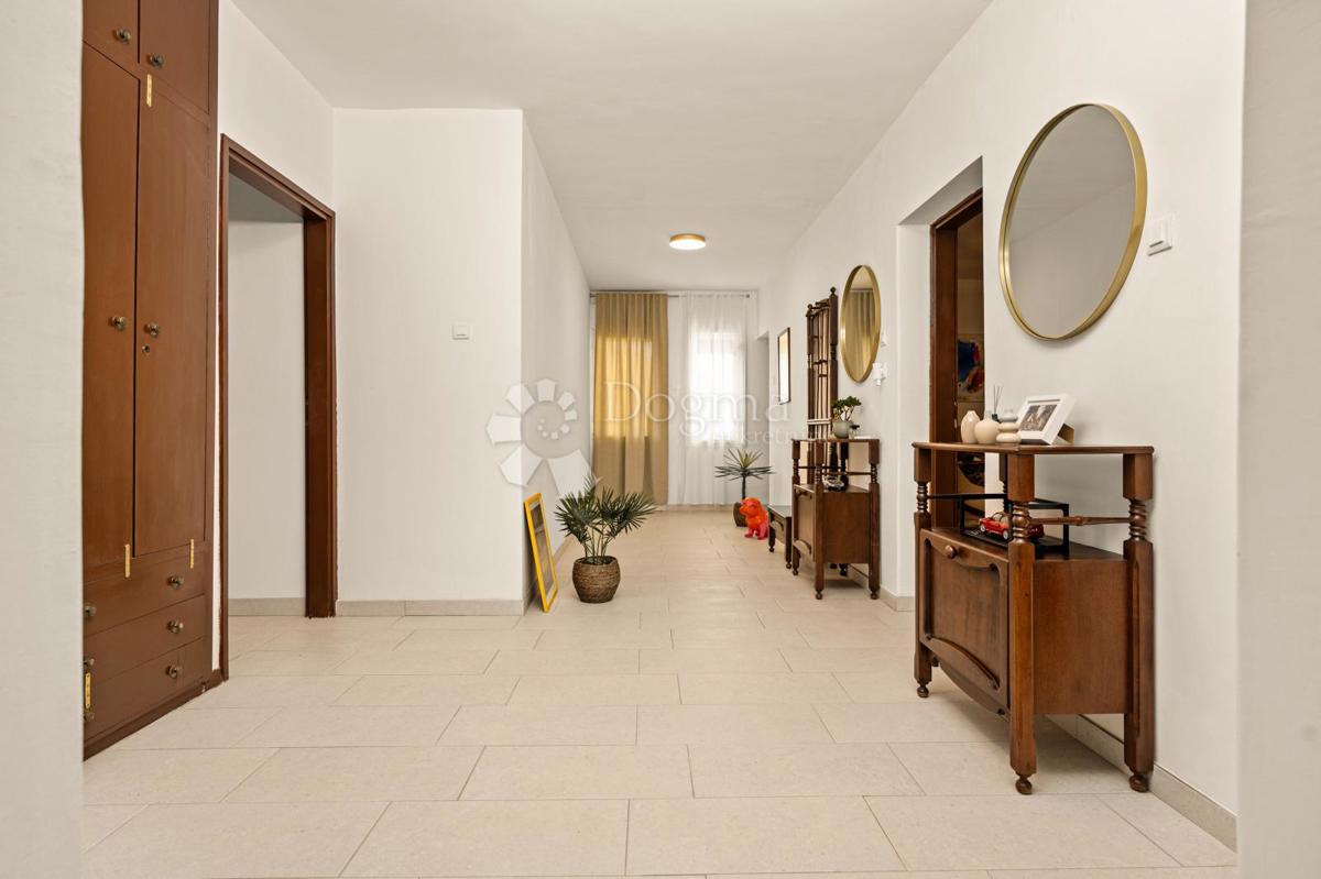 Allogio Sv. Polikarp / Sisplac, Pula, 157m2