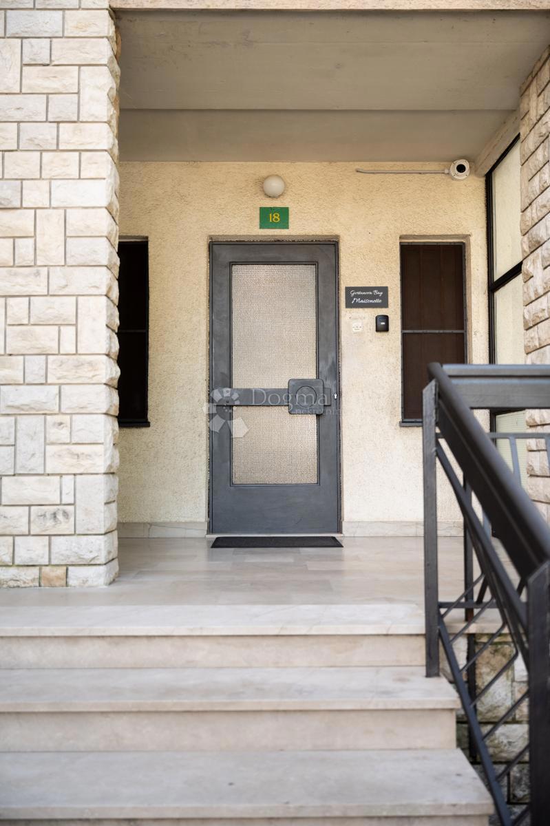 Allogio Sv. Polikarp / Sisplac, Pula, 157m2