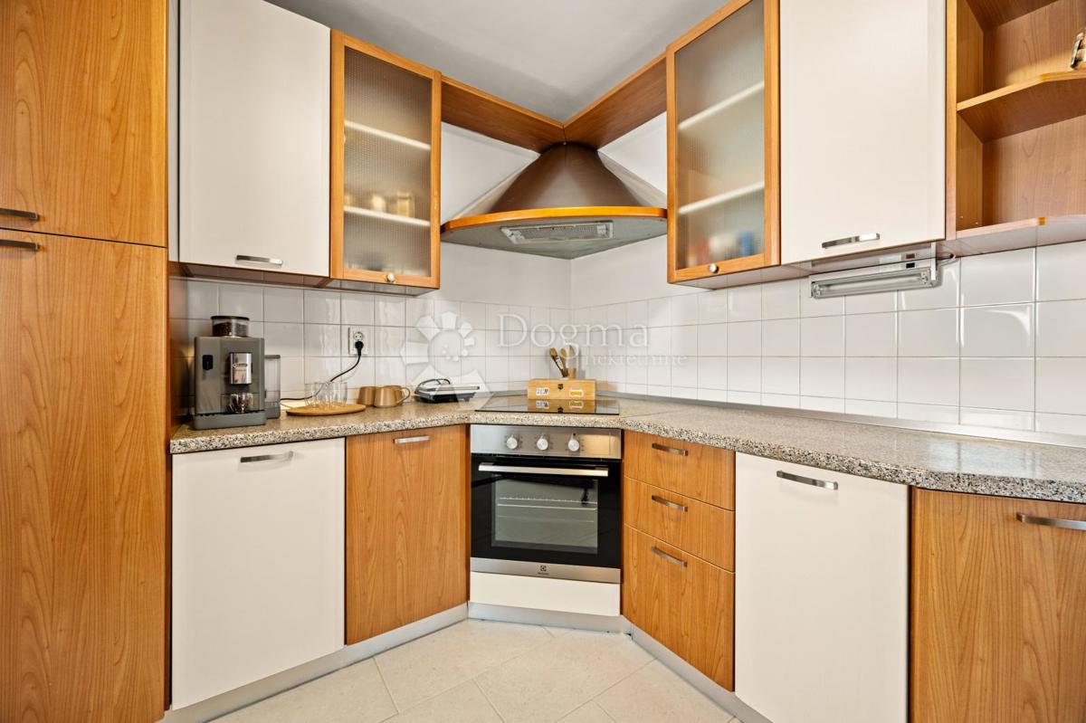 Allogio Sv. Polikarp / Sisplac, Pula, 157m2