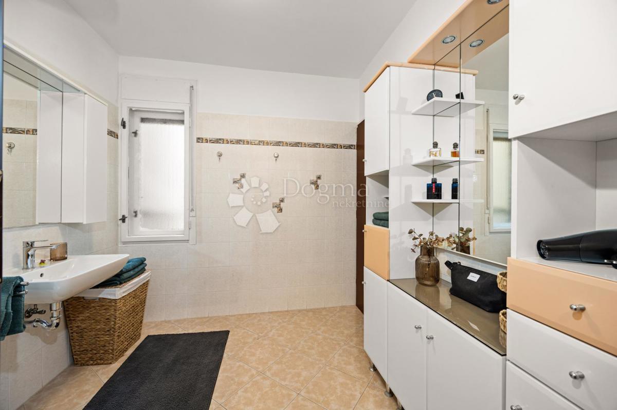 Allogio Sv. Polikarp / Sisplac, Pula, 157m2