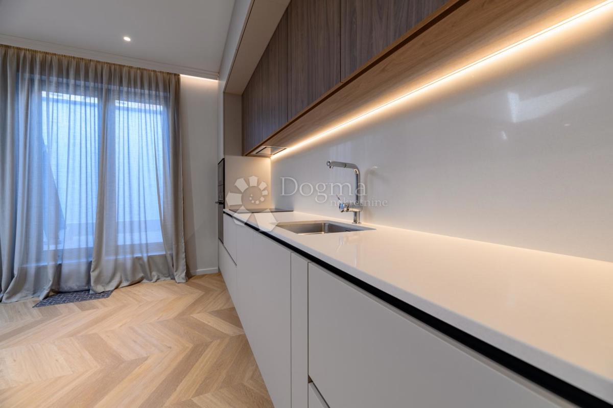 CENTRO DI ZAGABRIA, APPARTAMENTO DI LUSSO RECENTEMENTE RISTRUTTURATO