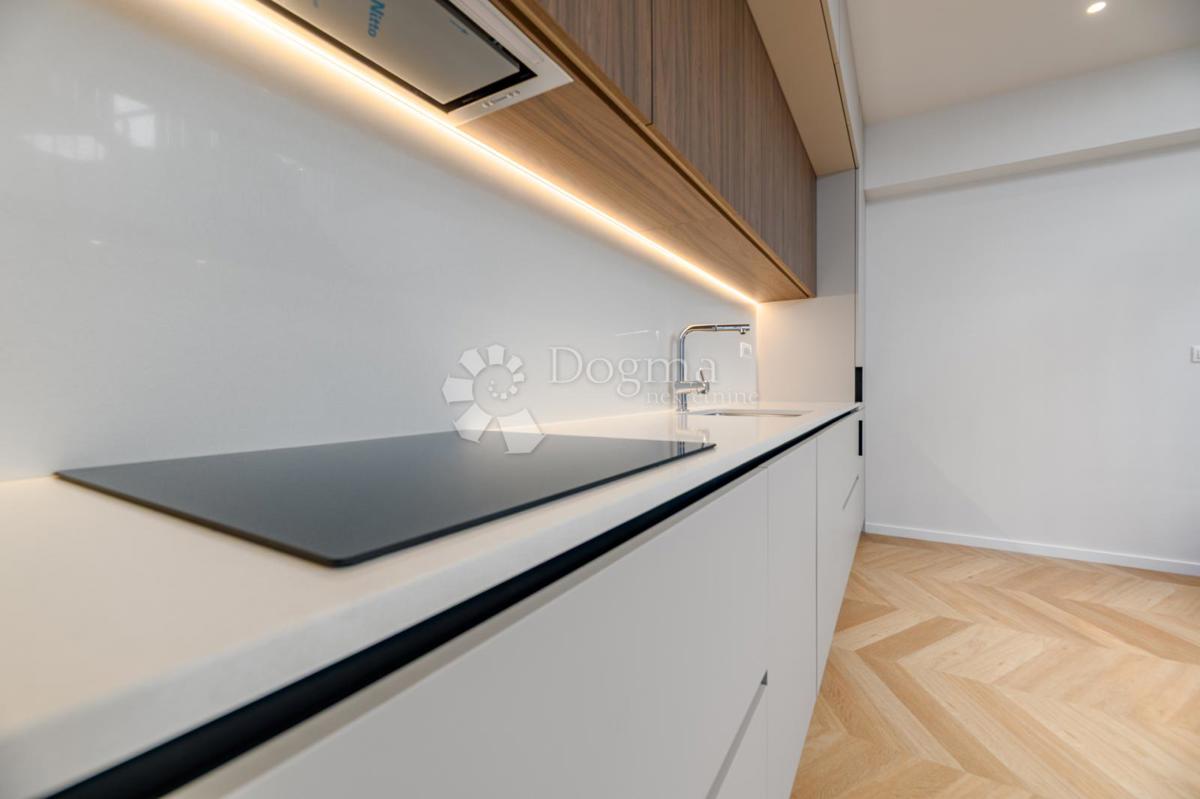 CENTRO DI ZAGABRIA, APPARTAMENTO DI LUSSO RECENTEMENTE RISTRUTTURATO