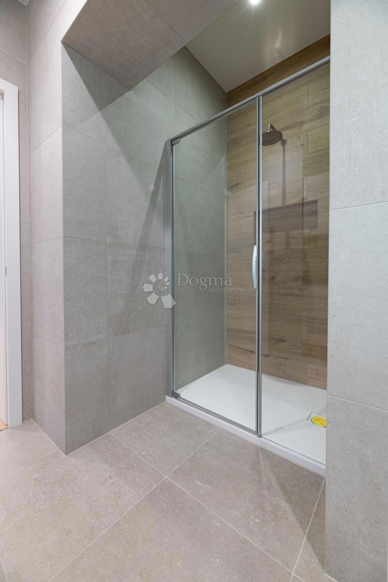 CENTRO DI ZAGABRIA, APPARTAMENTO DI LUSSO RECENTEMENTE RISTRUTTURATO