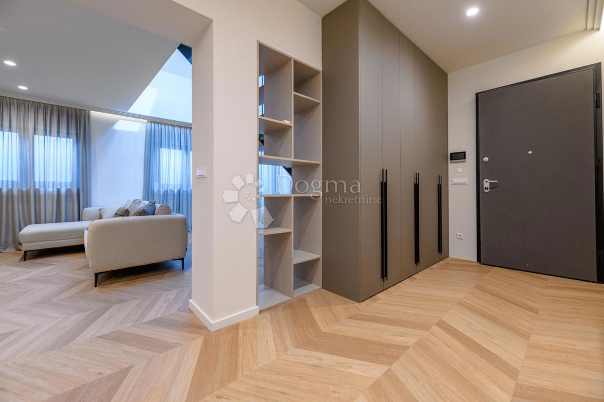 CENTRO DI ZAGABRIA, APPARTAMENTO DI LUSSO RECENTEMENTE RISTRUTTURATO