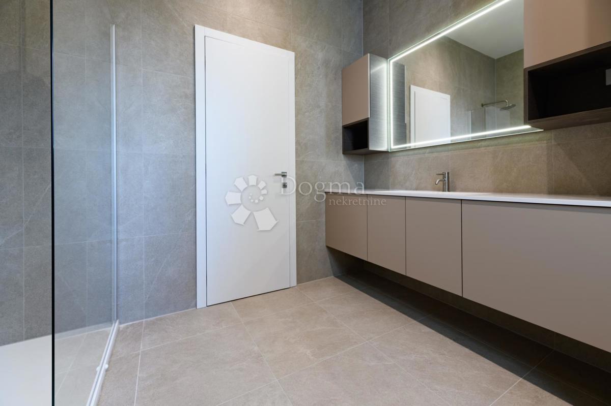 CENTRO DI ZAGABRIA, APPARTAMENTO DI LUSSO RECENTEMENTE RISTRUTTURATO