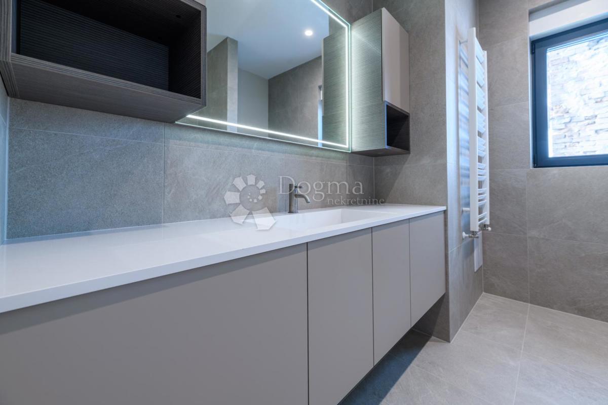 CENTRO DI ZAGABRIA, APPARTAMENTO DI LUSSO RECENTEMENTE RISTRUTTURATO