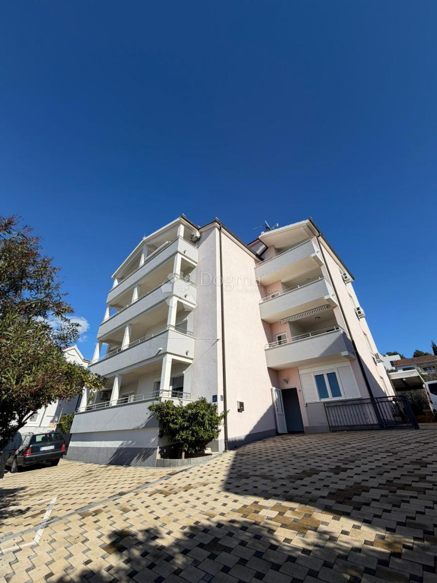 Allogio Okrug Gornji, Okrug, 72m2