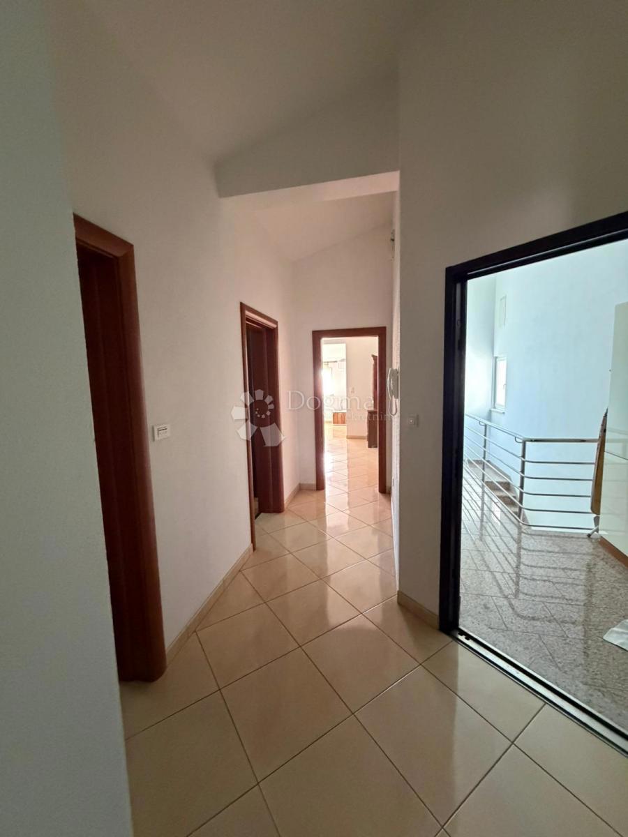 Allogio Okrug Gornji, Okrug, 72m2