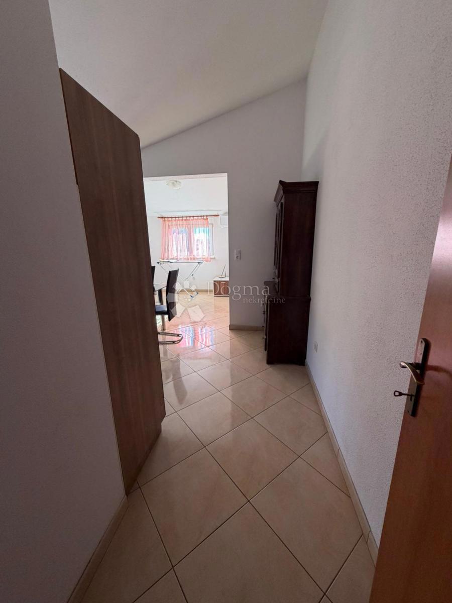 Allogio Okrug Gornji, Okrug, 72m2