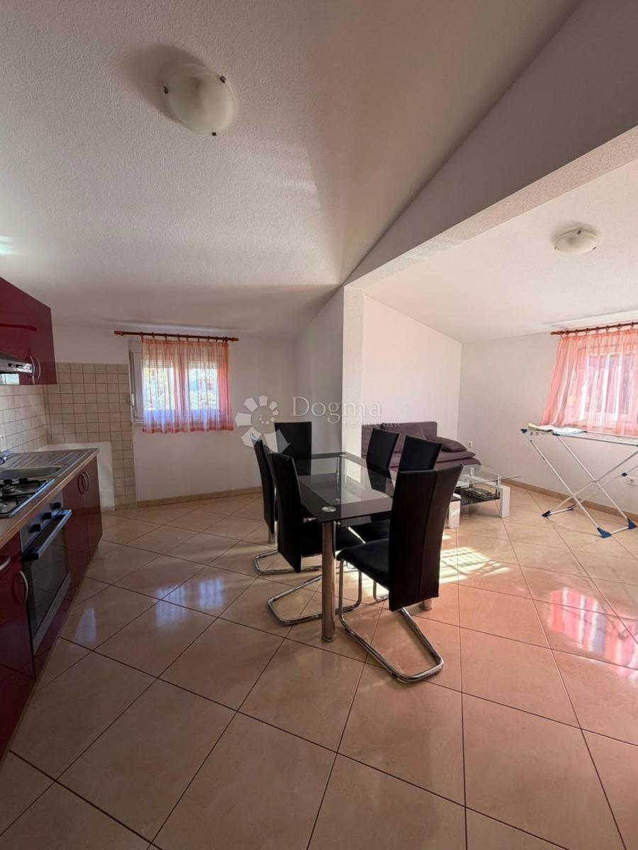 Allogio Okrug Gornji, Okrug, 72m2