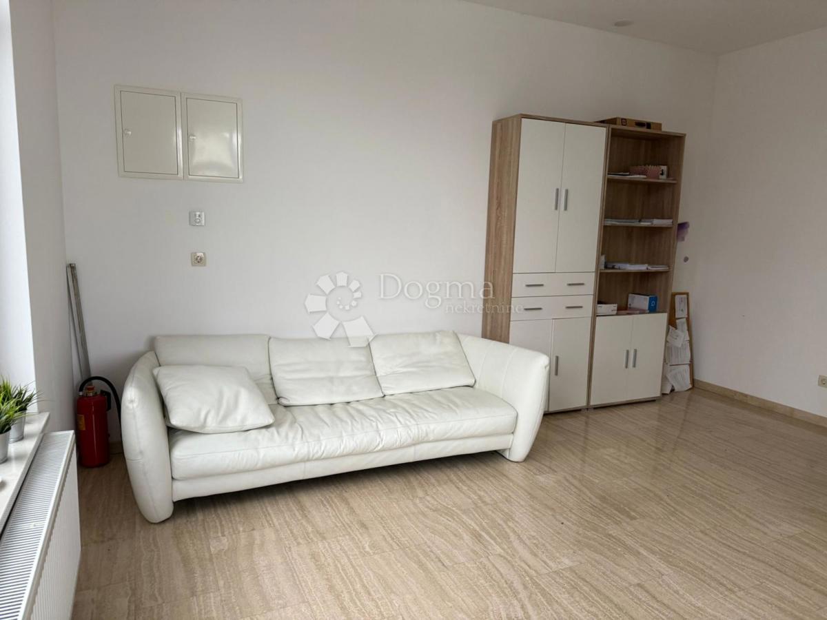 Locale commerciale Sesvetski Kraljevec, Sesvete, 48,05m2