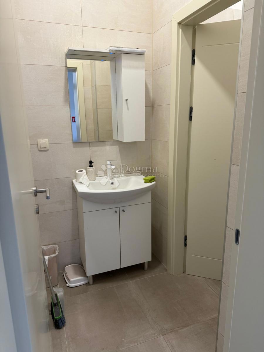 Locale commerciale Sesvetski Kraljevec, Sesvete, 48,05m2