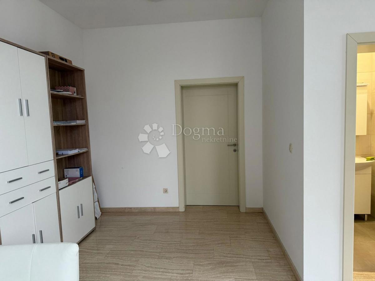 Locale commerciale Sesvetski Kraljevec, Sesvete, 48,05m2