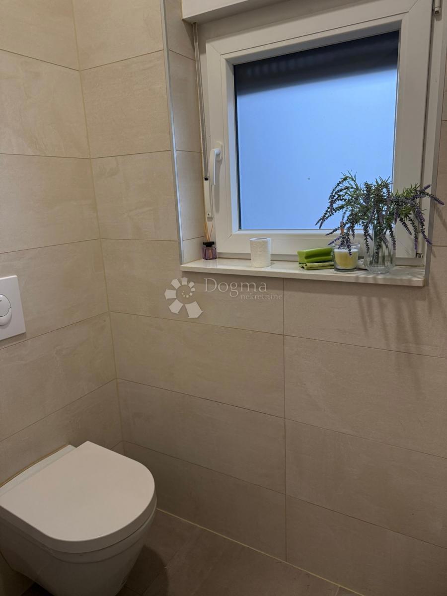 Locale commerciale Sesvetski Kraljevec, Sesvete, 48,05m2