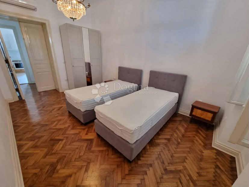 Appartamento elegantemente arredato per affitto a lungo termine nel centro di Pola - 93 m² con terrazza