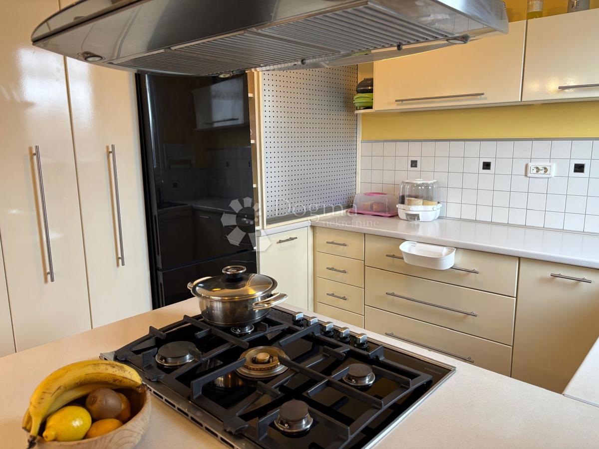 Casa Novi Dvori, Zaprešić, 200m2