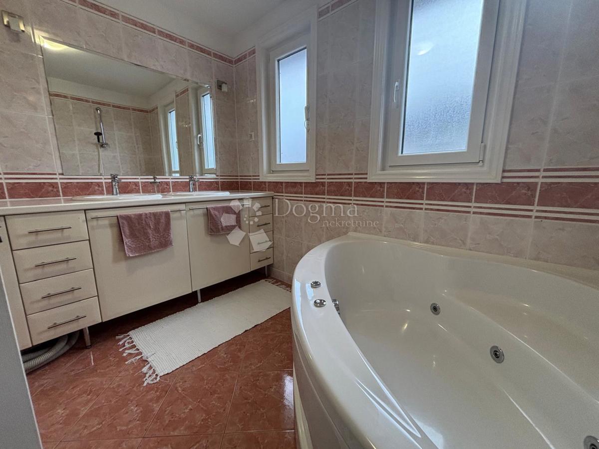 Casa Novi Dvori, Zaprešić, 200m2