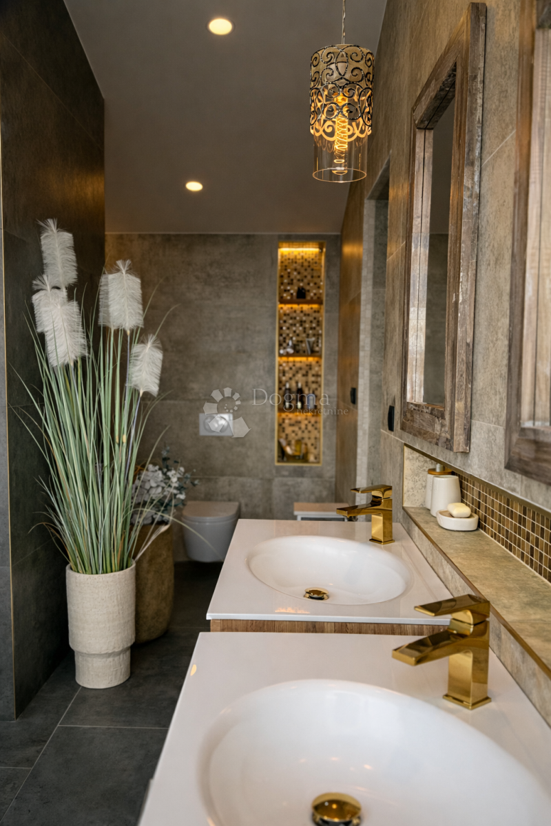 Proprietà unica a Žrnovnica – unità separate, vista panoramica