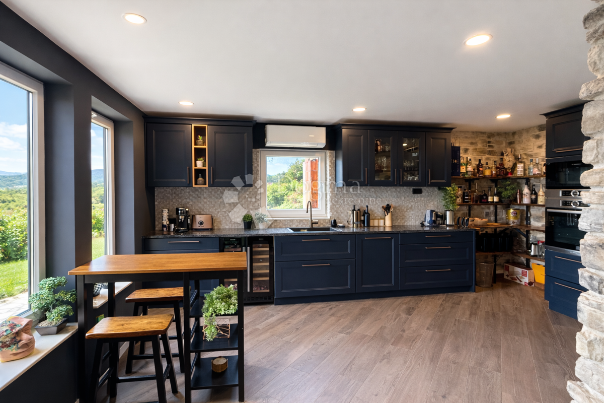 Proprietà unica a Žrnovnica – unità separate, vista panoramica