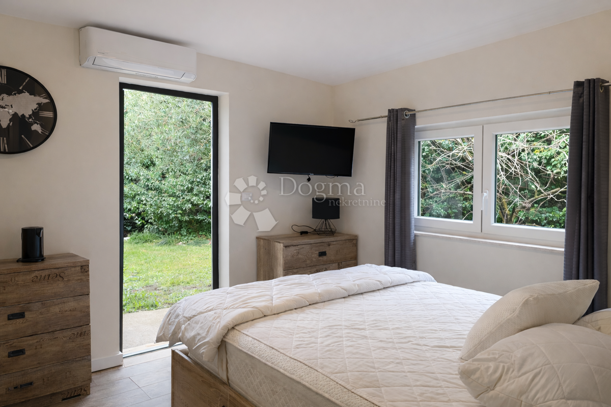 Proprietà unica a Žrnovnica – unità separate, vista panoramica