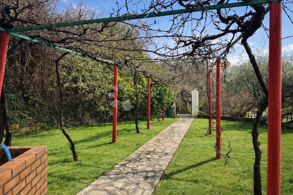 Proprietà unica a Žrnovnica – unità separate, vista panoramica