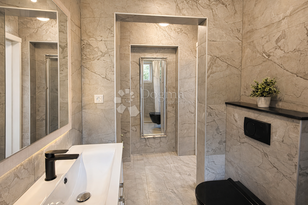 Proprietà unica a Žrnovnica – unità separate, vista panoramica