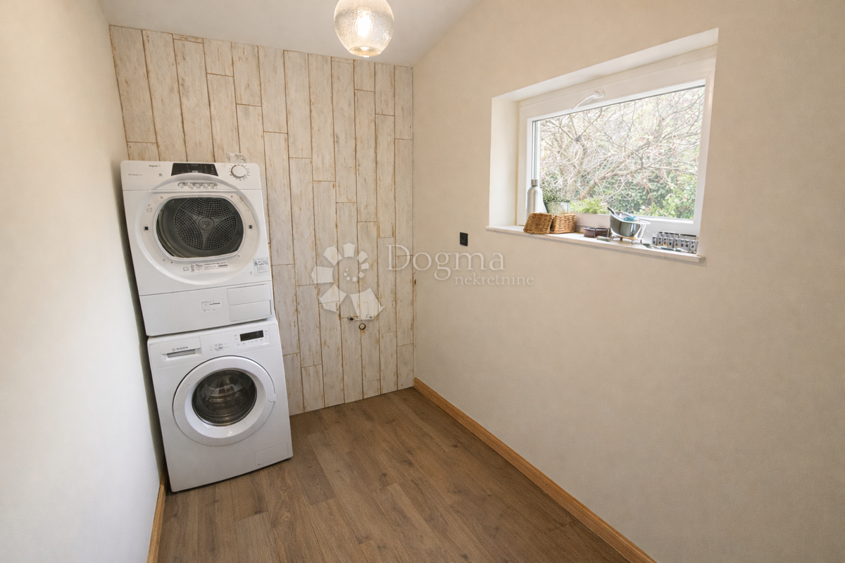 Proprietà unica a Žrnovnica – unità separate, vista panoramica